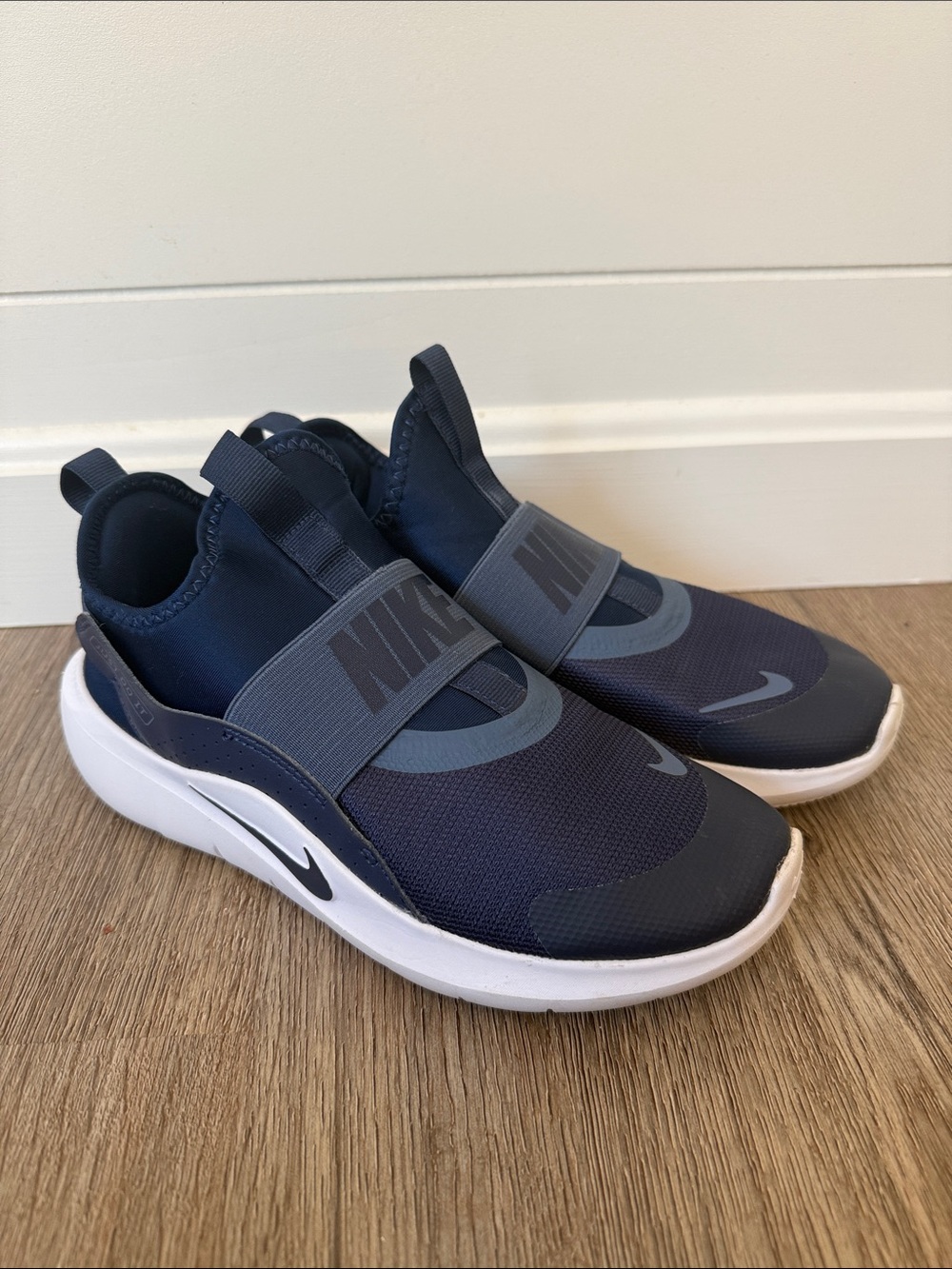 Nike Flex Runner Youth Navy Blue Slip-On Sneakers 4.5 Big kids